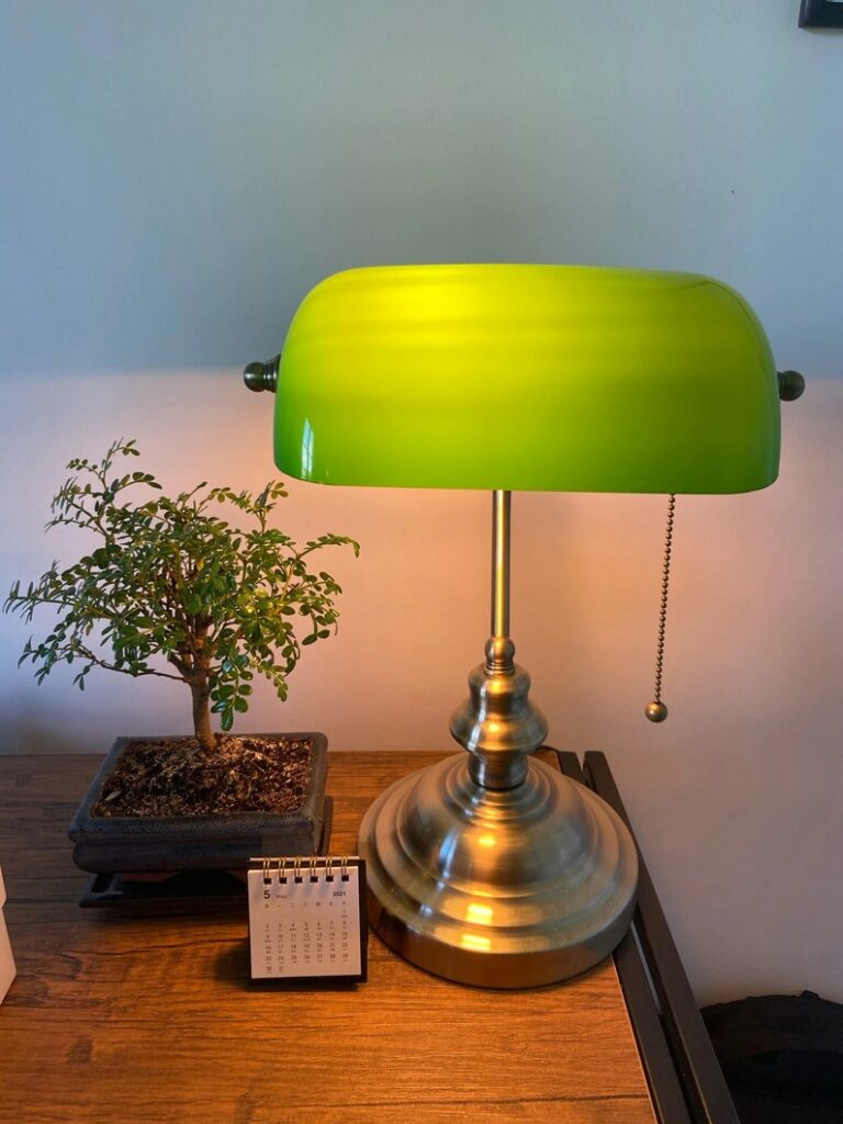 The Emerald Banker Vintage Table Lamp