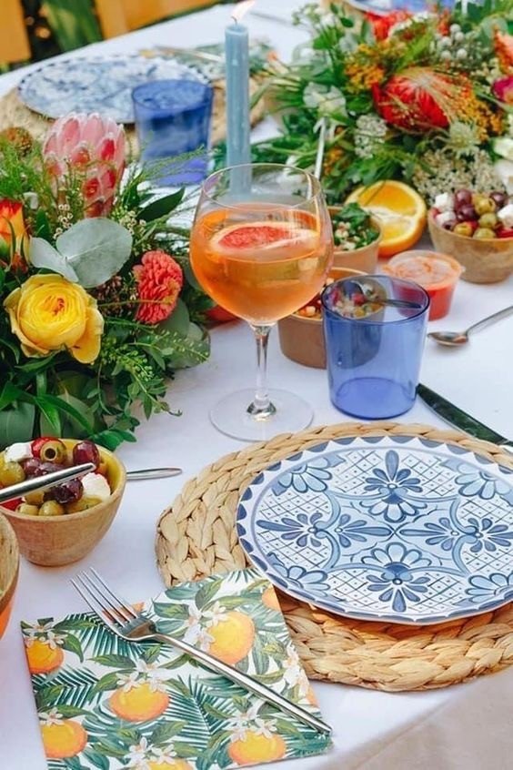 Minimalist Tablescaping Ideas